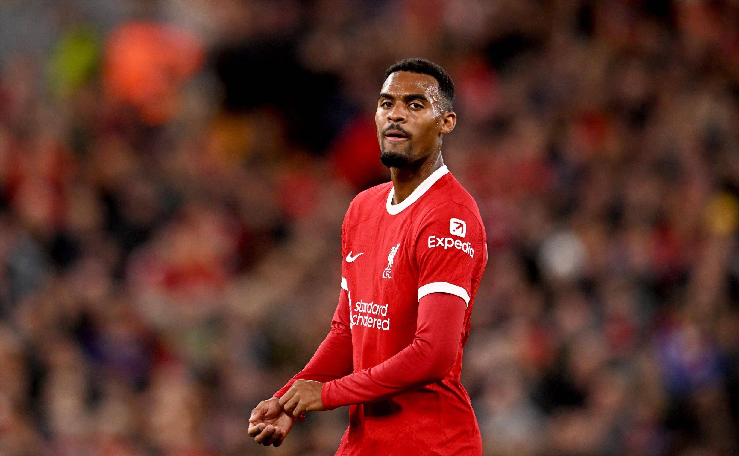 邮报：赫尔城客战斯托克城绝杀后挑衅主场球迷，引发双方冲突