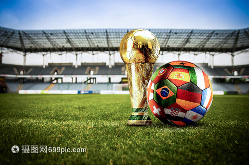 皇马后防问题严重，阿诺德伤缺，球员轮换困难，姆巴佩虽强但后防乏力，形势严峻。