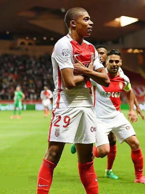 詹姆斯超越勒布朗！詹皇29分刷新球员第23个赛季得分新高