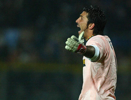 记者：纽卡一开始就计划先报价，曼联则打算先说服谢什科