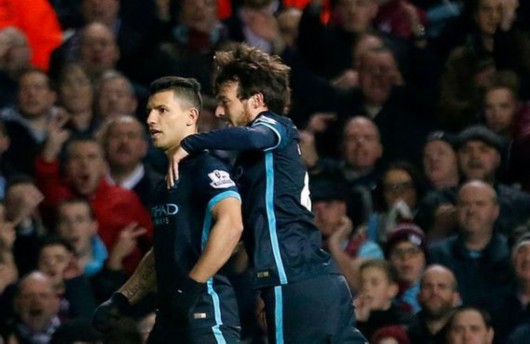 巴黎人报：一极端球迷组织庆祝成立20周年，在埃菲尔铁塔大放焰火