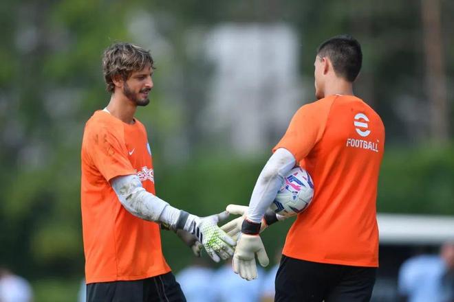 马斯切拉诺：裁判有一个叫VAR的工具，我不明白为啥他们不用