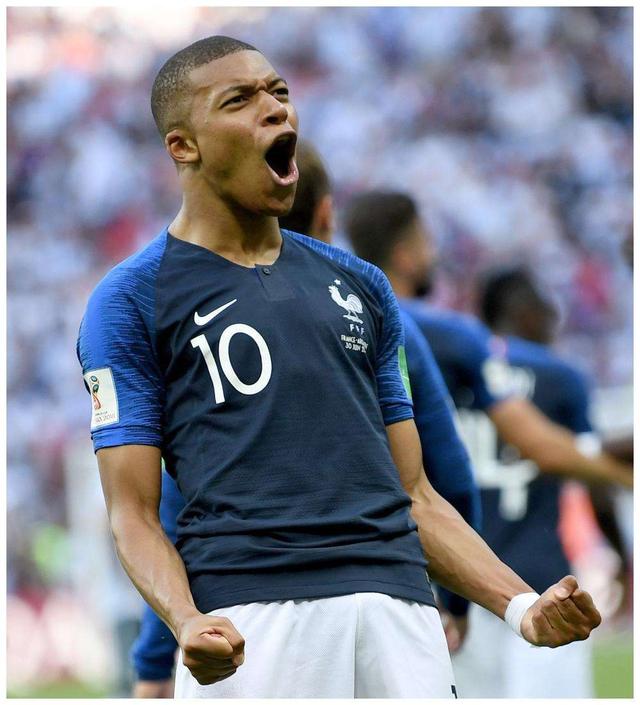 博尔哈：哈兰德是目前足坛最佳中锋；历史最佳中锋是德罗巴