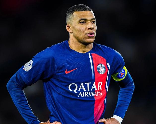 国乒多人香港街头行！王曼昱大笑露齿：8连胜张本美和国乒唯一