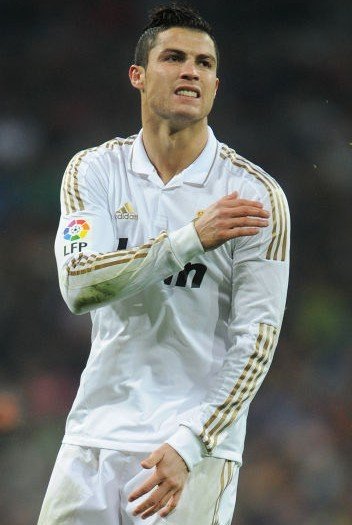 表现惊艳！伊力福拉提10中6贡献17分&半场上演精彩压哨